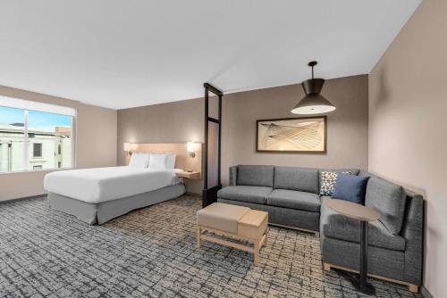 King Room with Sofa Bed and Roll-In Shower - Disability Access room in Hyatt Place Colorado Springs Downtown