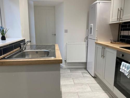 Modern 2 bedroom cottage near Bike Park Wales. in Merthyr Tydfil városközpont