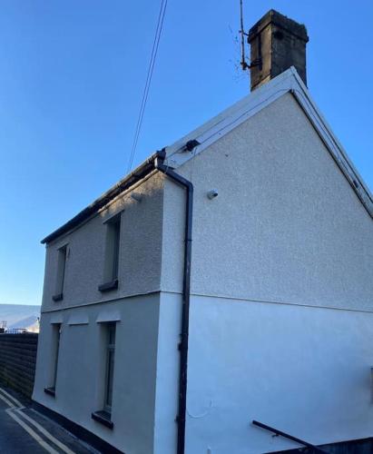 Modern 2 bedroom cottage near Bike Park Wales. in Merthyr Tydfil városközpont