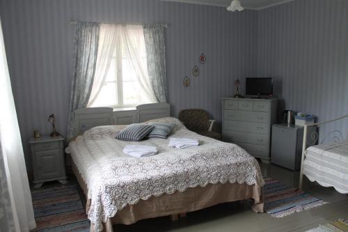2 twin beds