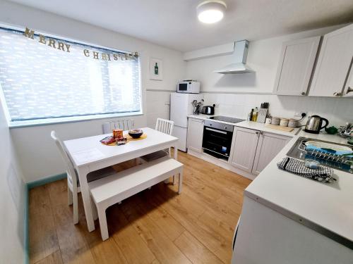 Visit Seaford Apartment - 4 Bedrooms - 씨포드
