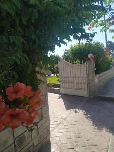 Greek Style Ground Floor Apartment & Pool