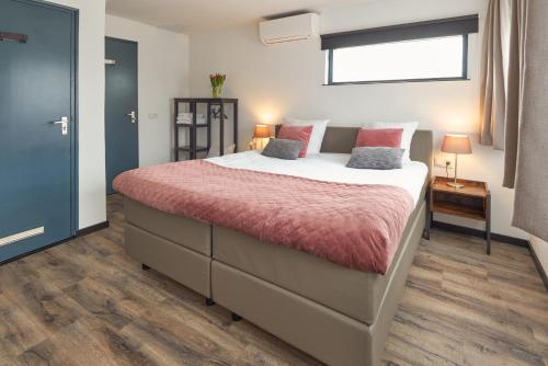 Bed and Breakfast De Heren van Valkenburg Room Type - Deluxe King Room