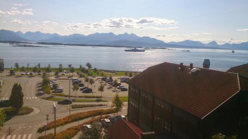 Fjord Panorama Homestay - Accommodation - Molde