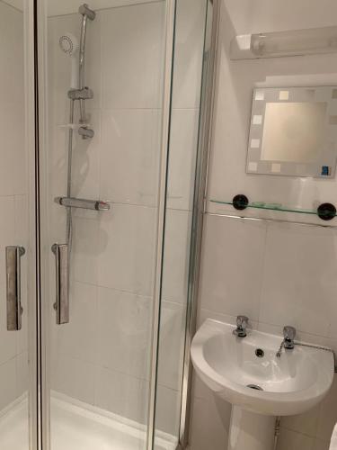 Double Room image 6