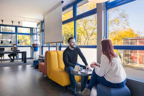 Pub/Lounge, a&o Dresden Hauptbahnhof in Drezda