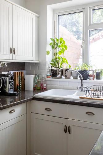 Hereford City - St Owens Terrace - Comfortable & Spacious Well Presented Three Storey House, Perfect For a Weekend Away & Exploring The City On Foot - Hosted By RENTMYHOUSE 2