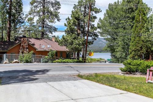 Lakeview Fishing House-121 by Big Bear Vacations - image 11