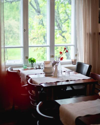Hjalmar’s Hotel 4