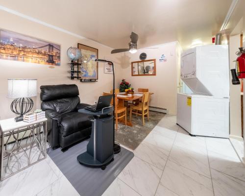 Two Bedrooms Apartment Manage And Supervise By Host Endless Features Amenities Dishwasher Washer Dryer Best WIFI Internet Services By Verizon Fios 960 Upload 960 Download Bi Monthly Free Housekeeping Services Huge 10000 Square Footage in Brooklyn, USA
