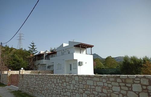 Nature house: Όμορφος χώρος με απεριόριστη θέα!!! gîte à louer Akhládhia