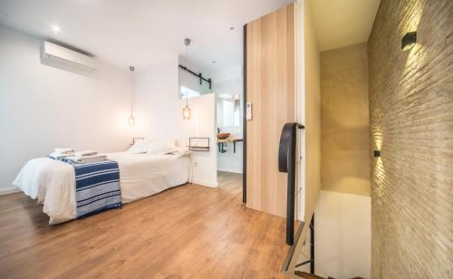 One-Bedroom Apartment image 10