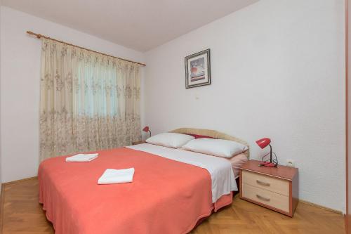 One-Bedroom Apartment image 9