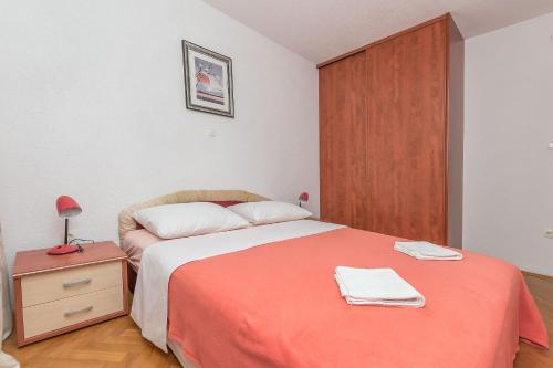 One-Bedroom Apartment image 8