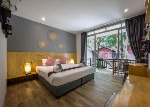 Pico Beach Bungalows & Restaurant
