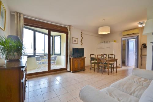 Appartement dans résidence avec piscine et parking (Appartement dans residence avec piscine et parking) in Uzes