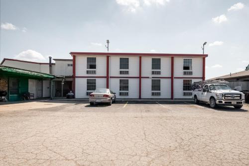 OYO Hotel Morton/Peoria IL I-74 - image 6