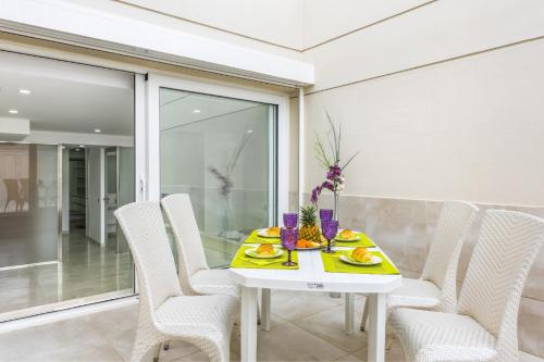 Four-Bedroom Villa image 10