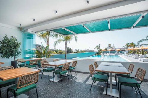 Mazoren Art Hotel - image 6