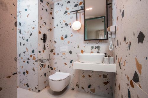 Mazoren Art Hotel - image 13