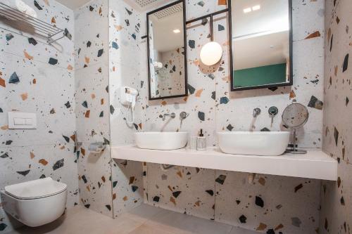 Mazoren Art Hotel - image 5