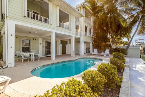 Skyway Living in Summerland Key, USA