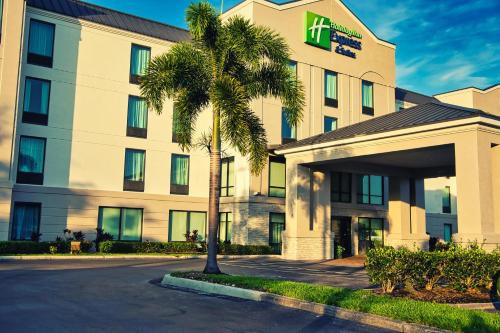 Holiday Inn Express Hotel & Suites Tampa-Oldsmar, an IHG Hotel