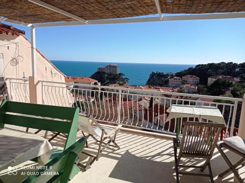 Room & Apartment Saint John - image 3