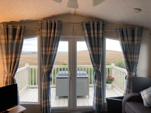 Luxury caravan at Turnberry - short walk to beach