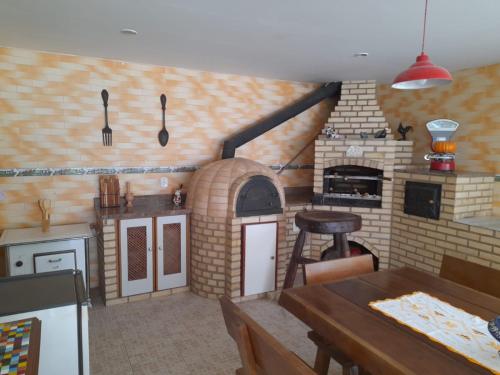 Iekārtas, Casa com piscina, espaço gourmet e salão de jogos. (Casa com piscina, espaco gourmet e salao de jogos.) in Guapimirim