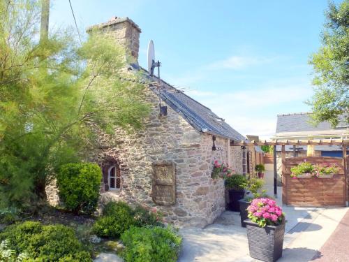 Breton stone house very close to the beach, Landéda - Location saisonnière - Landéda