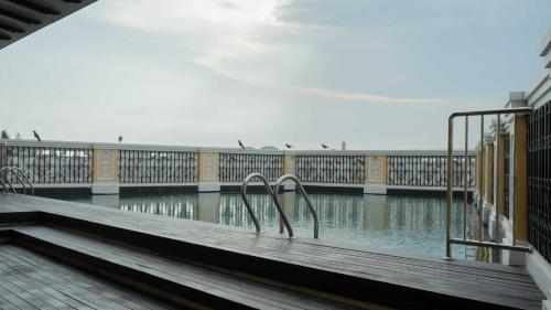 Swimming pool, Kaizen Hotel  & Suites Melaka in Malacca