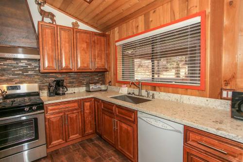 Pines and Needles-1454 by Big Bear Vacations - image 4
