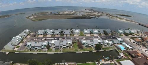 Captain's Cottage 239 by Padre Escapes - image 2