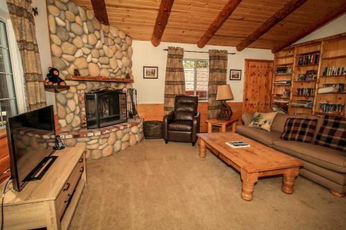 Forest Treehouse-1473 by Big Bear Vacations - image 11