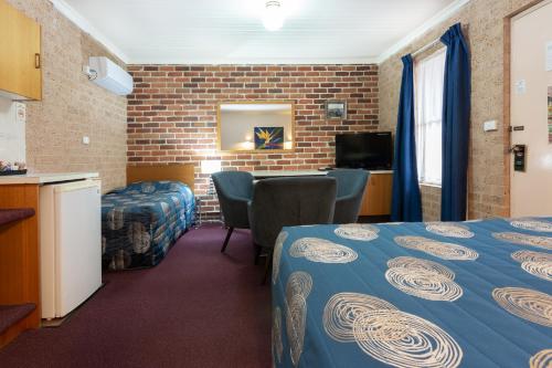 雪松小屋汽車旅館 (Cedar Lodge Motel) in 阿米代爾