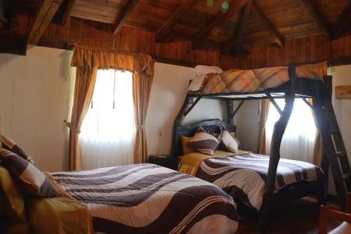 1 double bed, 2 twin beds