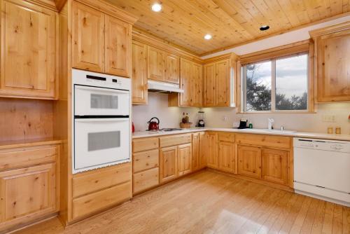 Starlight Vistas-1524 by Big Bear Vacations - image 11