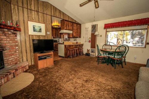 Cedar Pines-1529 by Big Bear Vacations - main image