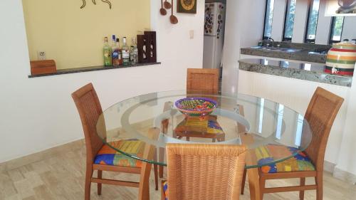 A la Orilla del mar Puerto Juarez Cancun, Канкун (фото 4)