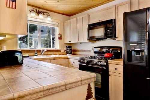 Snuggle Down Cottage-1544 by Big Bear Vacations - image 6