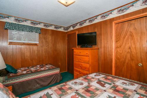 Avalon Hide Out-1336 by Big Bear Vacations - image 6