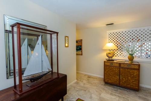 ON THE GREEN - image 2