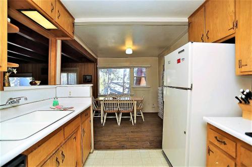 Vista Pines-234 by Big Bear Vacations - image 6
