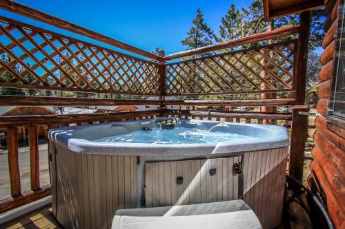 Bear Claw Bungalow-379 by Big Bear Vacations - image 2