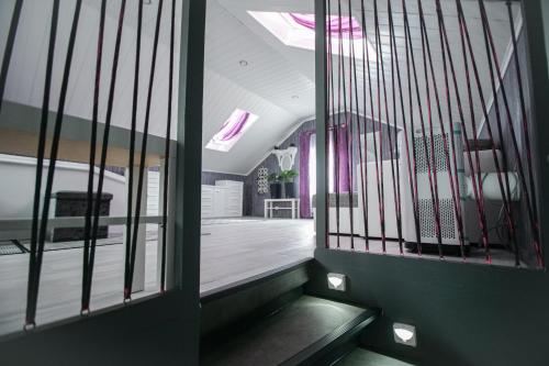 Modern mitten in der Stadt und doch sehr ruhig 2 Minuten zu Therme in บัด เอมส์