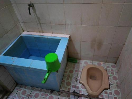 Bathroom, HOMESTAY MBAH POMO SRIHARJO in Karang Tengah
