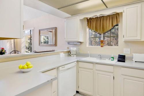 Bear Mountain Chalet-639 by Big Bear Vacations - image 6
