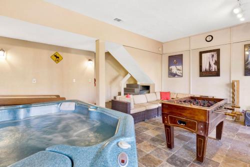 Bear Mountain Chalet-639 by Big Bear Vacations - image 11