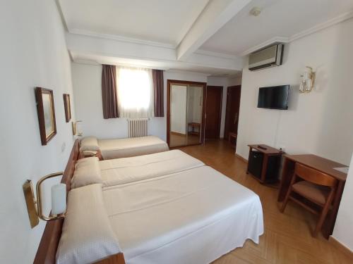 Hotel ELE Acueducto - image 11